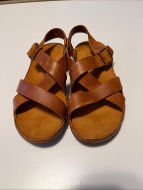 Chaco Wayfarer ladies sandals in Rust color. Size 6.